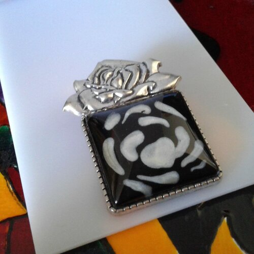 Verre peint,broche fleur rose,cabochon carré,noire nacre blanc,bijou fantastique,bobo boho gothique,cadeau fete noel