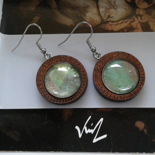 Aquarelle originale,boucles oreilles bois,cabochons ronds,crochets acier,vert marron,noeud kawaii feuille,cadeau fete