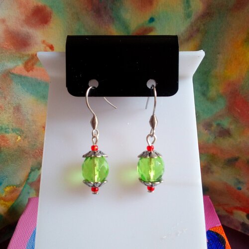 Boucles oreilles perles ovales en verre facettes de boheme,fleuri vert rouge argente,crochets acier inoxydable,cadeau fete anniversaire noel