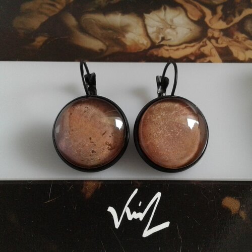 Boucles oreilles dormeuses avec cabochons en verre rond, aquarelle originale rouge marron,fait mains en occitanie
