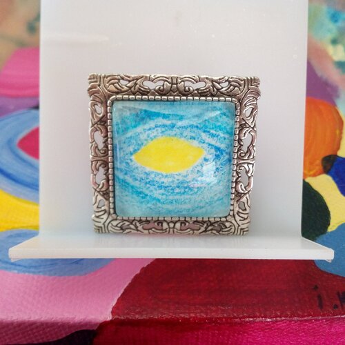 Broche carré art deco art nouveau fleuri laiton argente avec cabochon aquarelle bleu jaune,fermoir epingle,peint par artiste,fait en france