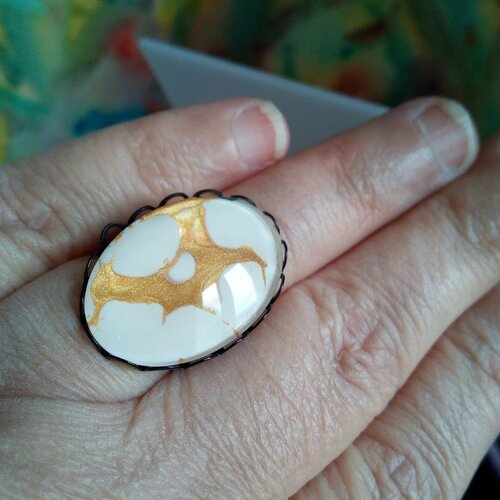Bague laiton noir avec cabochon oval verre peint par artiste,fait mains en france,cadeau fete anniversaire noel,fleuri lys royal,