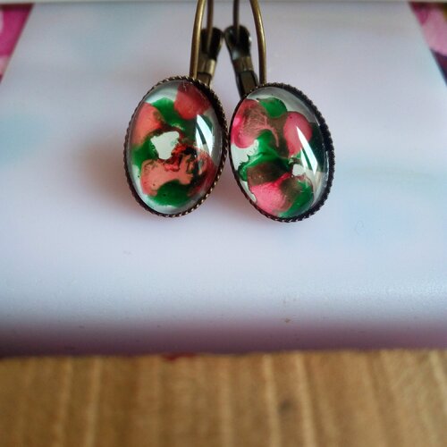 Boucle oreilles dormeuses bronze et cabochons ovales en verre fleuri rose vert blanc nacre,cadeau fete anniversaire