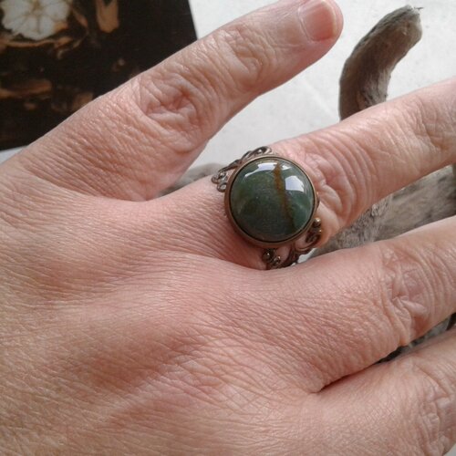 Onyx vert marron,bague ajustable bronze,filigrane fleur lys,pierre semi precieuse,bijou fille femme,cadeau fete anniversaire st valentin