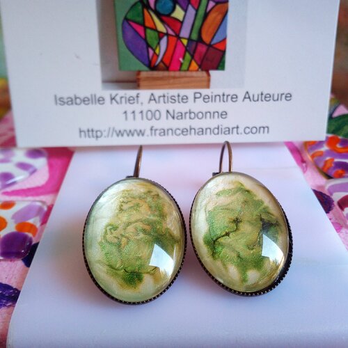 Boucles oreilles dormeuse laiton bronze avec cabochons verre ovale,peint vert et nacre blanc,cadeau fete anniversaire noel,boho