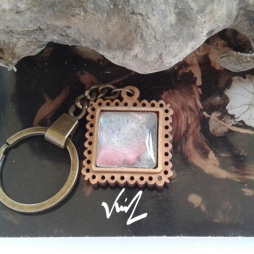 Peint artiste française,porte cle bijou sac,bois laiton,cabochon carré 20mm,aquarelle originale unique,bleu rose marron,art deco bobo boho