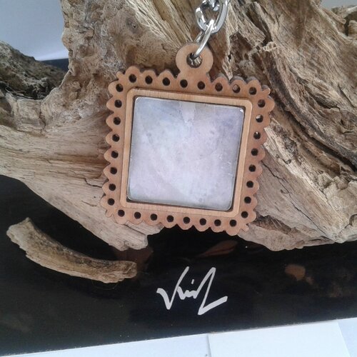 Aquarelle,porte cle en bois avec cabochon en verre carre,bleu gris rose,cadeau fete anniversaire,fait mains en france