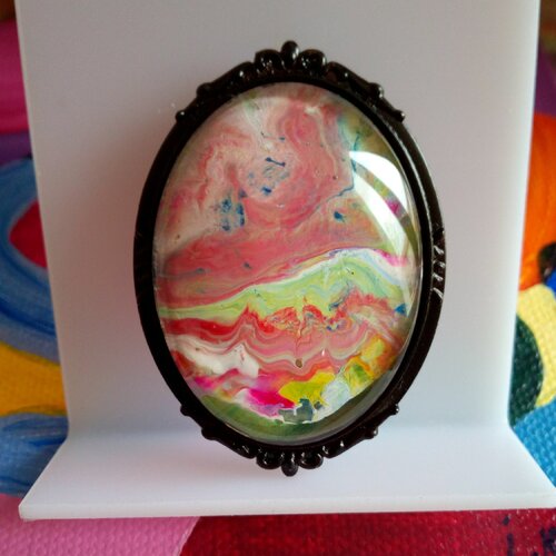 Broche ovale laiton noir avec cabochon peint par artiste,fleuri abstrait fanstastique,fait mains en france,fermoir epingle,cadeau fete noel