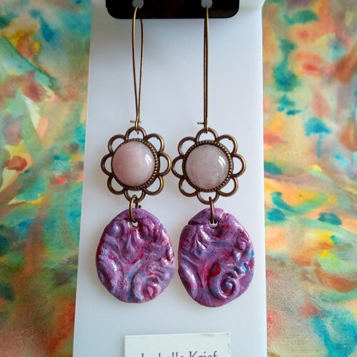 Boucles oreilles fleur quartz rose pierre fine precieuse avec pendentifs polymere violet peint par artiste,fait mains en france,crochets