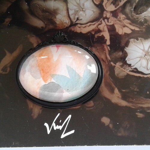 Peint artiste française,broche aquarelle feuillages,vert bleu gris,rouge orange marron noir,epingle,coquillage,fait mains en france,bijou