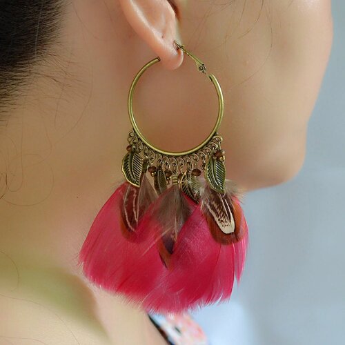 Grandes boucles oreilles créoles laiton avec longues plumes,perles de bois et breloques feuilles,cadeau fete anniversaire noel