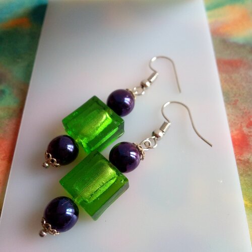 Boucles oreilles pendantes avec perles carré verre lampswork et perles rondes de boheme,fermoir crochets acier inoxydable,fait en france