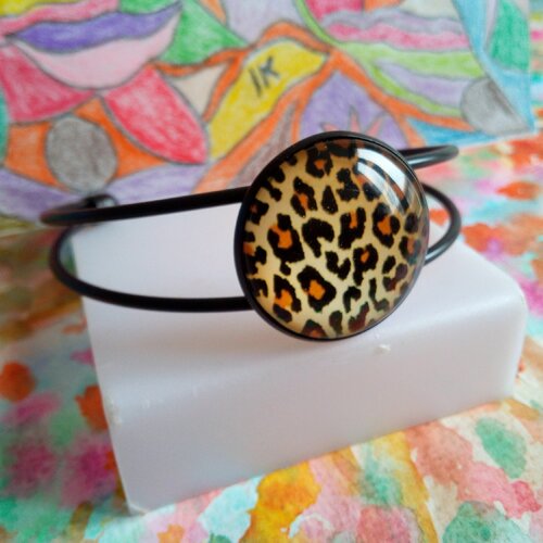 Bracelet jonc en laiton noir avec gros cabochon rond imprime leopard,bijou femme fille,cadeau fete anniversaire noel,fait mains en france