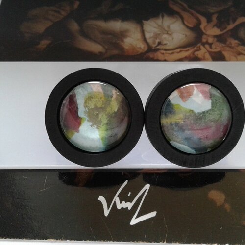 Peint artiste française,boucles oreilles bois noir,dia 18mm,tige acier,aquarelle vert rouge,marron bleu jaune,gothique bobo boho,fait mains