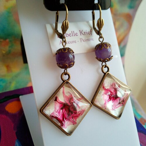 Boucles oreilles pendante amethyste,pierre precieuse violet et pendentifs carrés verre peint ,fermoirs dormeuses,fait en france