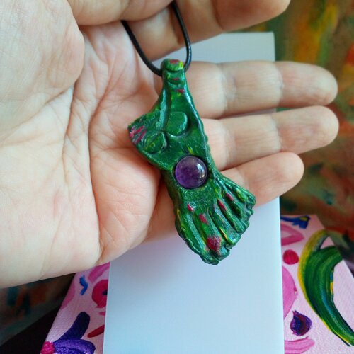 Pendentif robe vert fleuri avec amethyste pierre naturelle,fait mains en france,pate polymere,cadeau fete anniversaire,boho bobo baroque