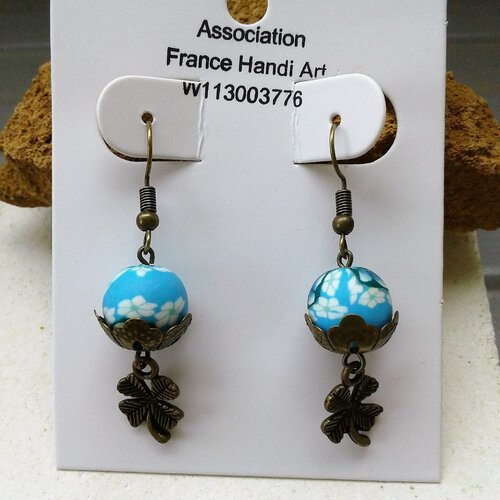 Boucles oreilles trèfle chance,perle fleur feuille,crochets,bleu blanc vert bronze,fait mains en france,cadeau fete
