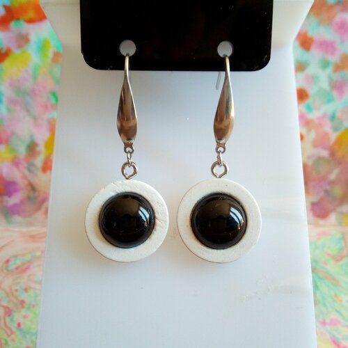 Onyx noire,boucles oreilles bois blanc avec cabochons ronds,pierre precieuse,crochets acier 316l,cadeau fete anniversaire noel