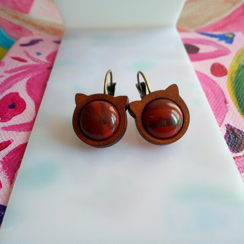 Jaspe rouge,dormeuses chat en bois avec cabochons ronds pierre precieuse,fait mains en france,cadeau fete anniversaire noel