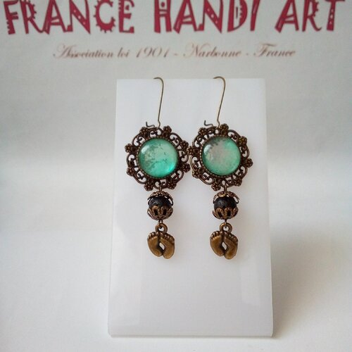 Boucles oreilles pierre de lave avec pendentifs aquarelle et breloques pieds de bebe