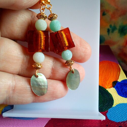 Amazonite,boucles oreilles plaque or avec perles ronde bleues,perle verre carre lampswork,sequins abalone,crochets,cadeau fete anniversaire