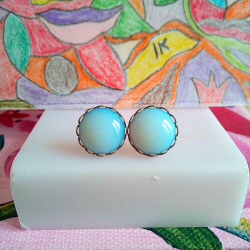 Opale,clous oreilles laiton avec cabochons ronds,pierre precieuse,fait mains en france,cadeau fete anniversaire noel