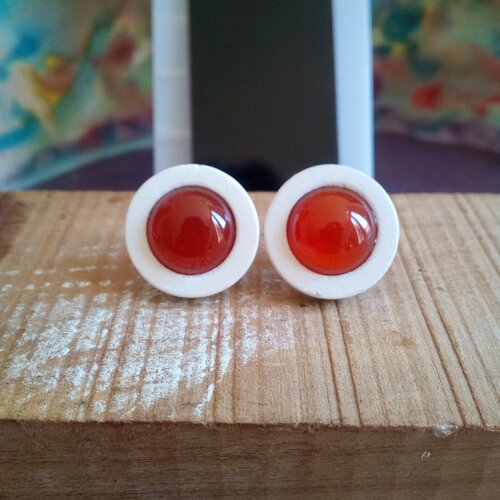 Cornaline,boucles oreilles bois blanc et clous acier avec cabochons ronds pierre fine precieuse,cadeau fete anniversaire noel,fait en france