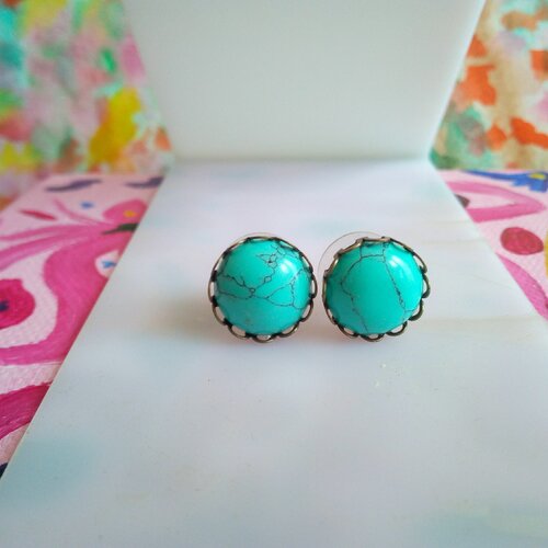 Turquoise,clous oreilles laiton avec cabochons,pierre precieuse bleue,fait mains en france,cadeau fete anniversaire