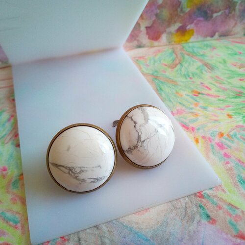 Howlite,clips oreilles non perce avec cabochons ronds 20mm pierre precieuse,base laiton bronze,fait en france,cadeau fete anniversaire noel