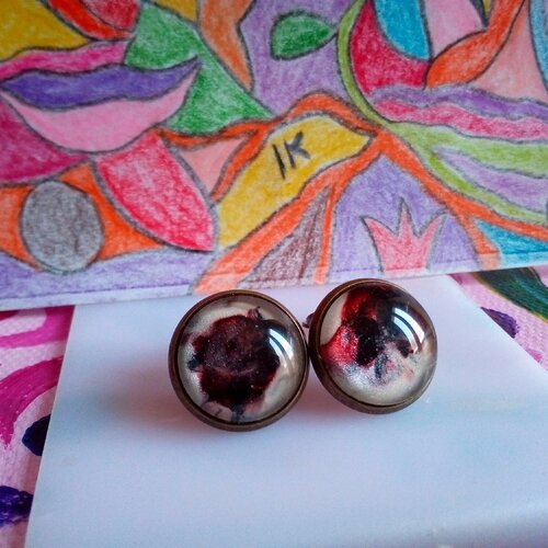 Peinture sur verre par artiste clips oreilles laiton avec cabochons ronds, rouge cramoisi noir nacre blanc,cadeau fete anniversaire noel