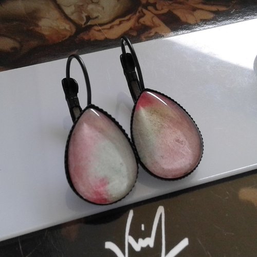 Dormeuses aquarelle originale,artiste peintre française,cabochons goutte 13x18mm,oreilles percées,rouge vert noir,fait mains en france