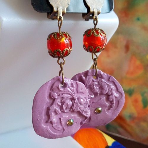 Art portable,clips oreilles en ceramique violet feuille fleur,cristal noir et perle verre rouge,cadeau fete anniversaire noel,fait mains en
