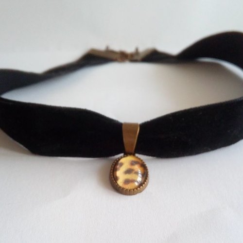Tour de cou velours noir avec pendentif oval impression leopard,fermoir,cadeau fete anniversaire noel,boho bobo gothique victorien