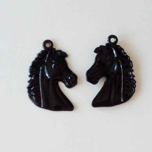 Breloque pendentif cheval noir, avec son anneau pour le cordon ou beliere,fourniture accessoire mercerie,diy bijou decoration scrap gothique