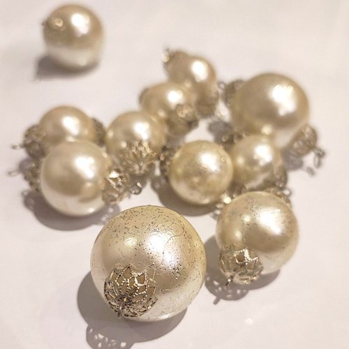 11 connecteurs de perles rondes blanches 3 tailles  différentes pour création de bijoux pour collier