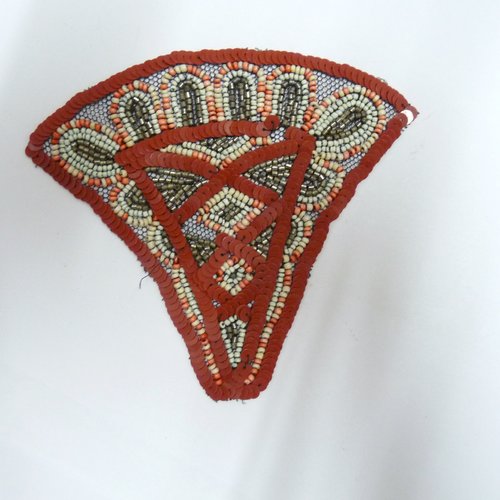 Patch applique à coudre écusson rouge perlé sequins création déco unique pour couture