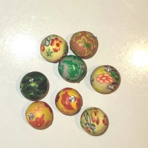 9 perles rondes fleuries avec des strass pour créer des bijoux