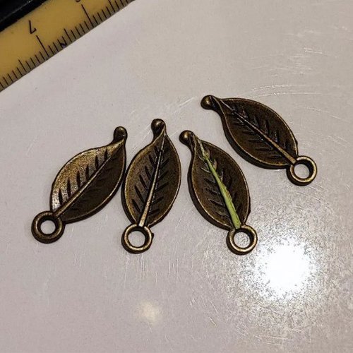 4 breloques feuille pendentif feuillage thème de la nature pour création de bijoux