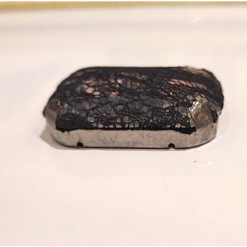 Perle gros cabochon dentelle noire connecteur 4 trous pour création de bijoux