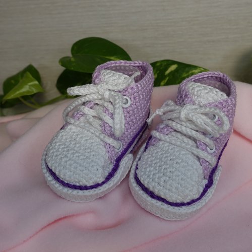 Chaussons bébé style baskets – faits main au crochet