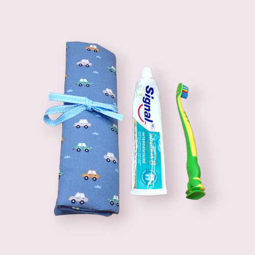 Etui, pochette pour brosse à dents et dentifrice pour garçon modèle voitures fond bleu