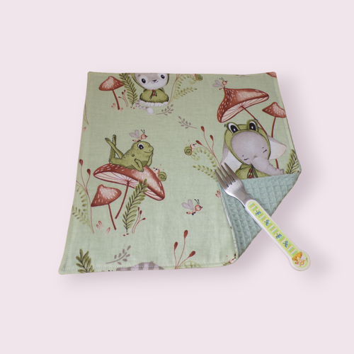 Serviette de table pour enfant doublée nid d'abeille modèle grenouilles