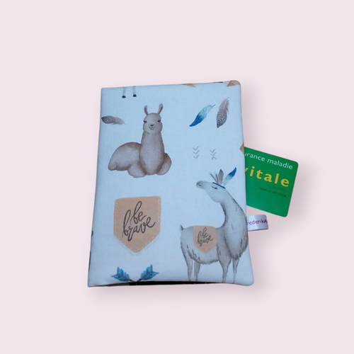 Pochette, étui à ordonnances, carte vitale et carte mutuelle modèle lamas