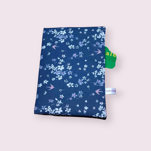 Pochette, étui à ordonnances, carte vitale et carte mutuelle modèle hirondelles et fleurs