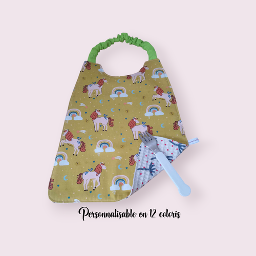 Serviette de cantine élastique enfant, bavoir maternelle, serviette personnalisable, modèles licornes fond curry