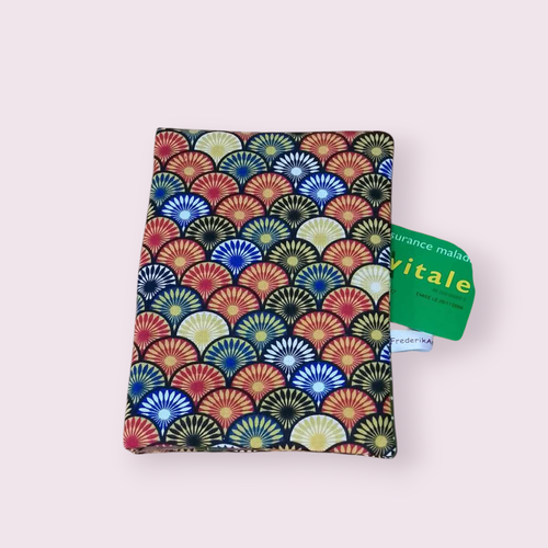 Pochette, étui à ordonnances, carte vitale et carte mutuelle modèle éventails de plumes multicolore