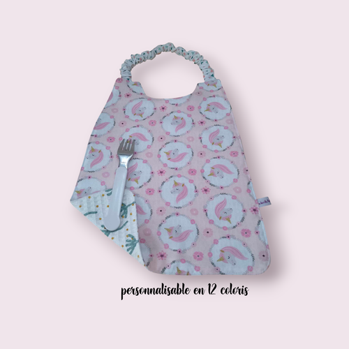Serviette de cantine élastique enfant, bavoir maternelle, serviette personnalisable, modèles licornes et médaillons fond rose