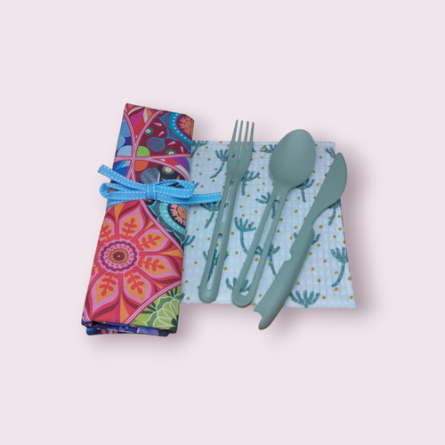 Pochette - étui à couverts ouatinée et sa serviette coton doublé bambou modèle multicolore