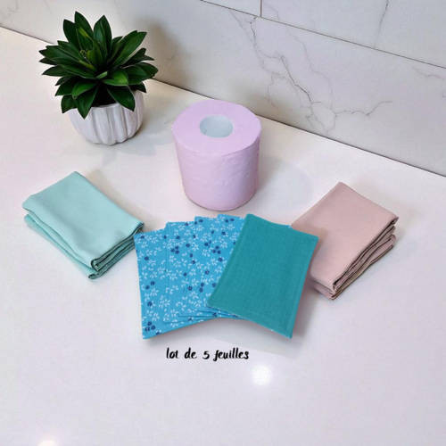 Papier toilette lavable, réutilisable en lot de 5 feuilles motif fleurs fond bleu