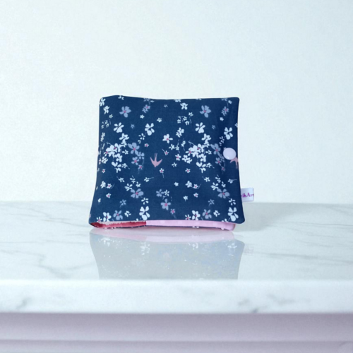 Pochette de 6 lingettes lavables fleurs et hirondelles sur fond gris,